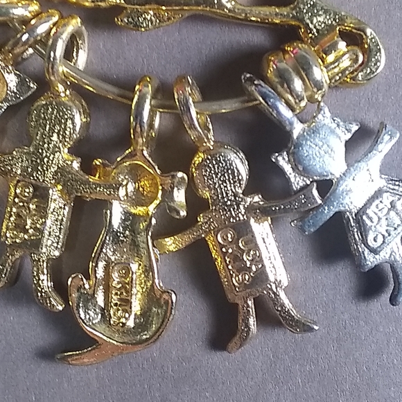 💕Vntg Mom Brooch w/ Kids & Pets Rhinestone Charms - Picture 5 of 7